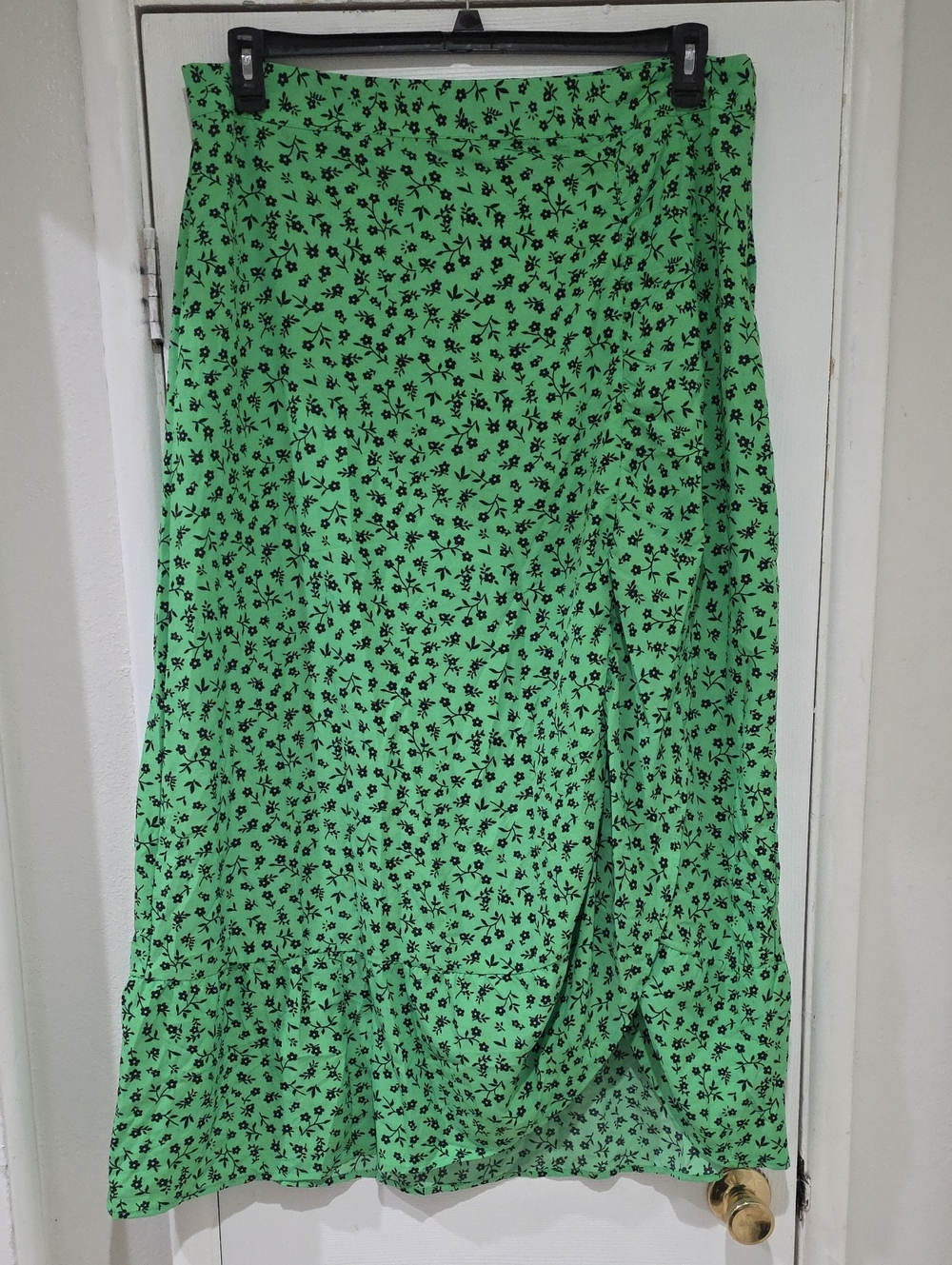 Boohoo Green Maxi Skirt with Black Floral Print